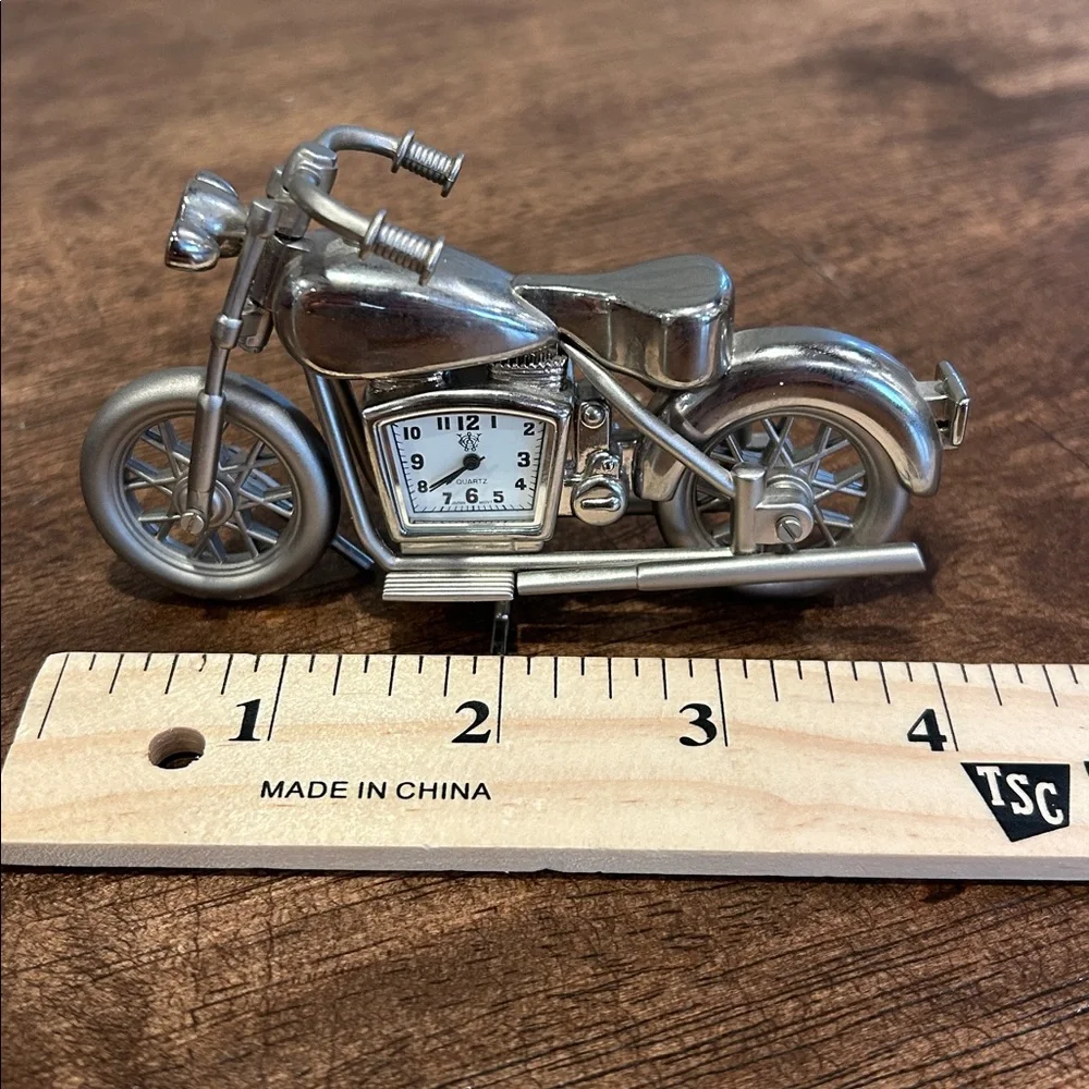 Retro motorcycle desk clock